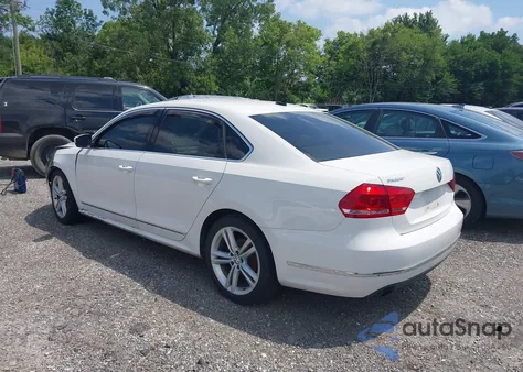 2015 Volkswagen Passat Se z USA, uszkodzony, nr VIN 1VWBT7A31FC005164
